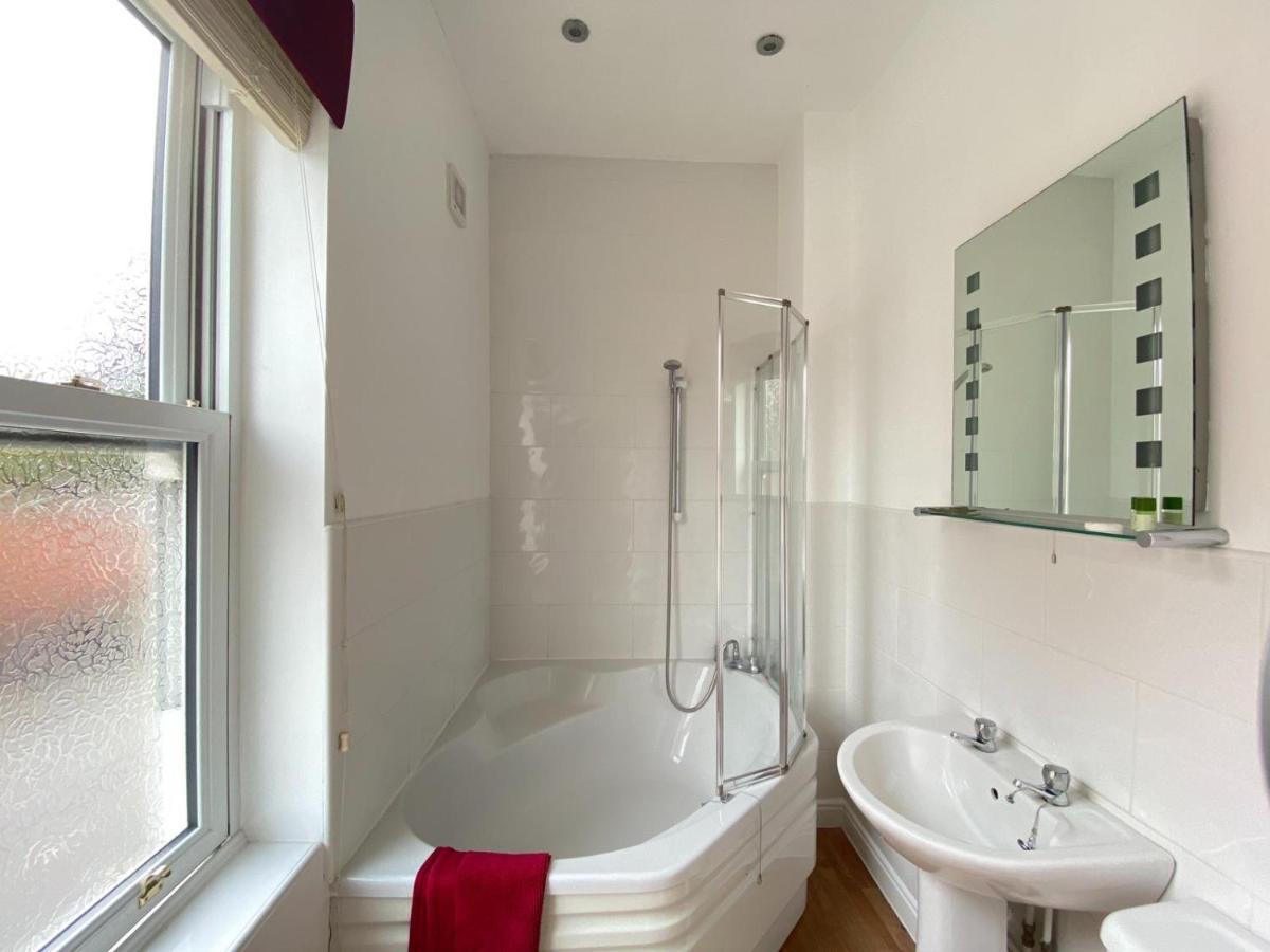 The Victoria Hotel Newcastle-under-Lyme Ngoại thất bức ảnh